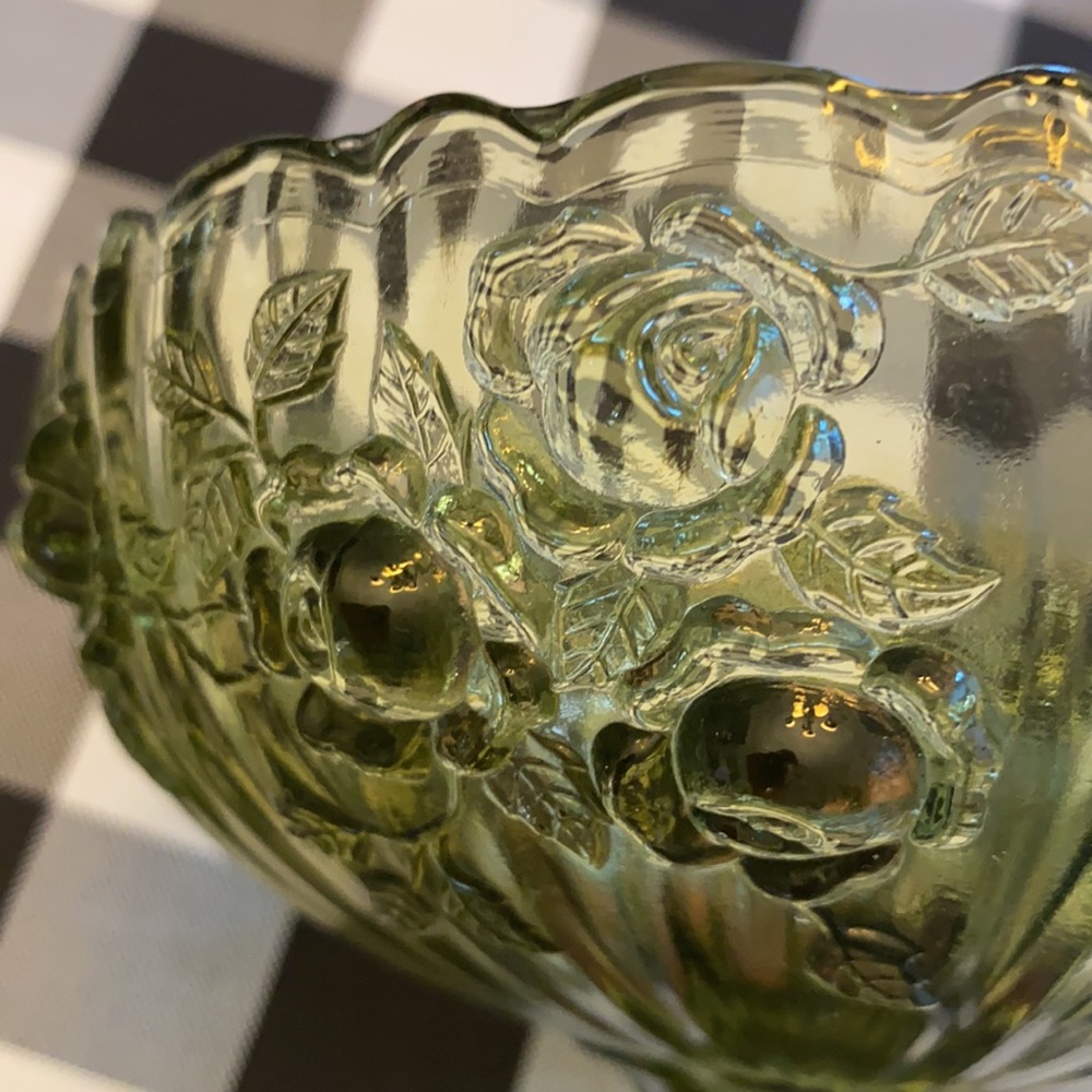 Translucent green candy 🍭 dish - Picture 2 of 4